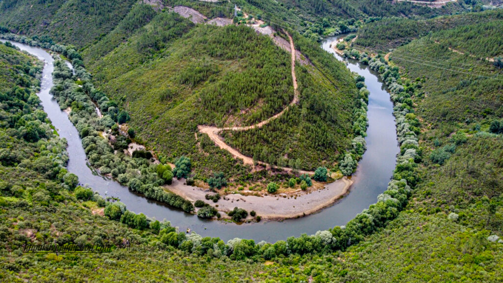 Curva da Grande Rota do Zêzere em Silvares