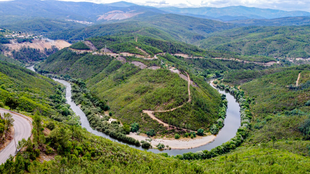 Curva da Grande Rota do Zêzere em Silvares