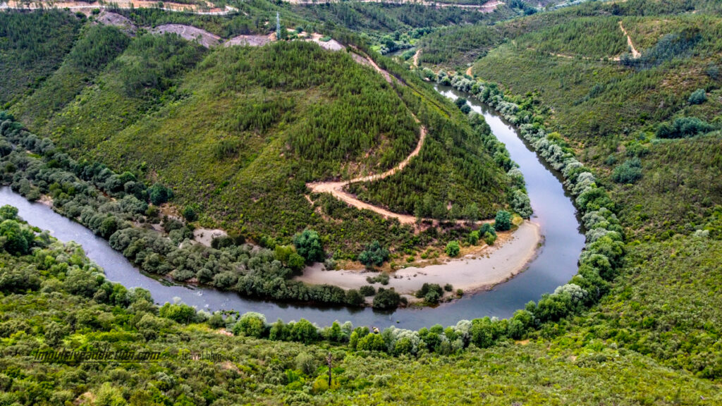 Curva da Grande Rota do Zêzere em Silvares
