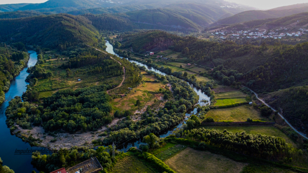 Curva do Rio Zêzere em Porco das Vacas / Janeiro de Cima