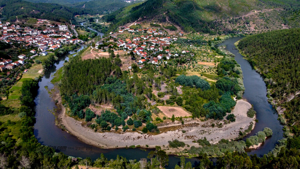 Rio Zêzere a contornar Alqueidão junto a Dornelas do Zêzere - vista aérea