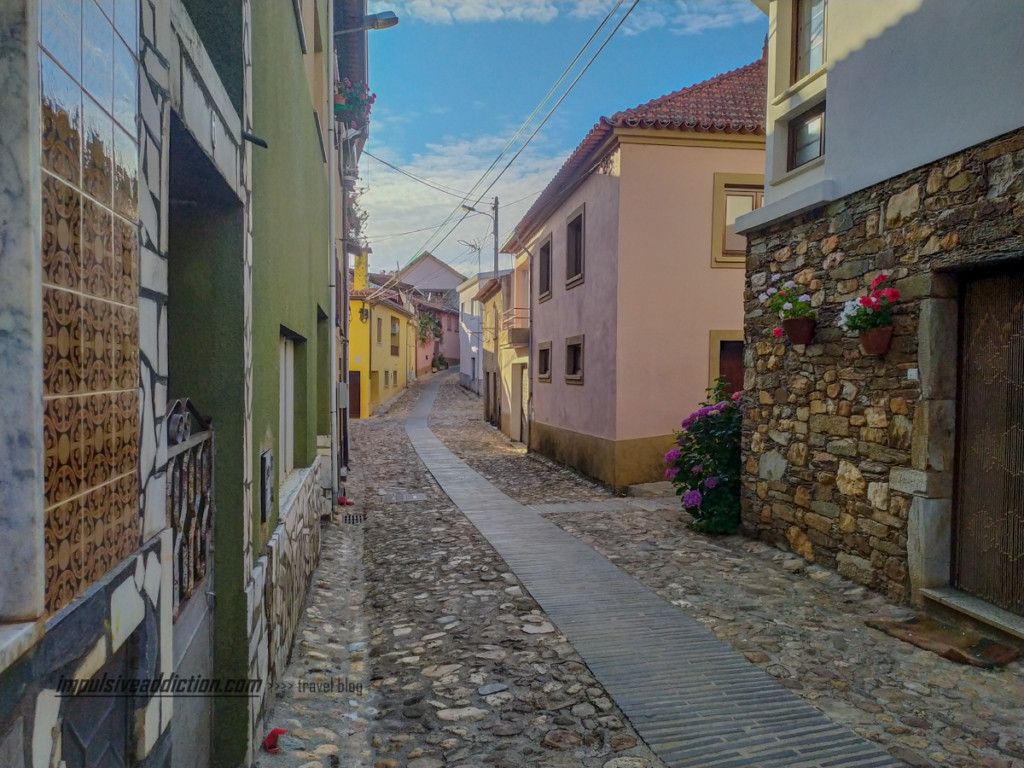 Ruelas da Aldeia de Xisto de Janeiro de Cima