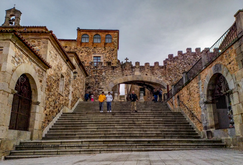 Arco de la Estrella ao visitar Cáceres