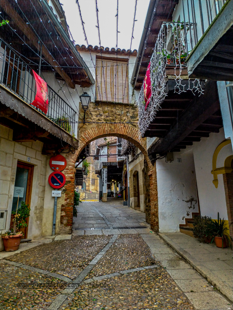 Um dos arcos da vila de Guadalupe