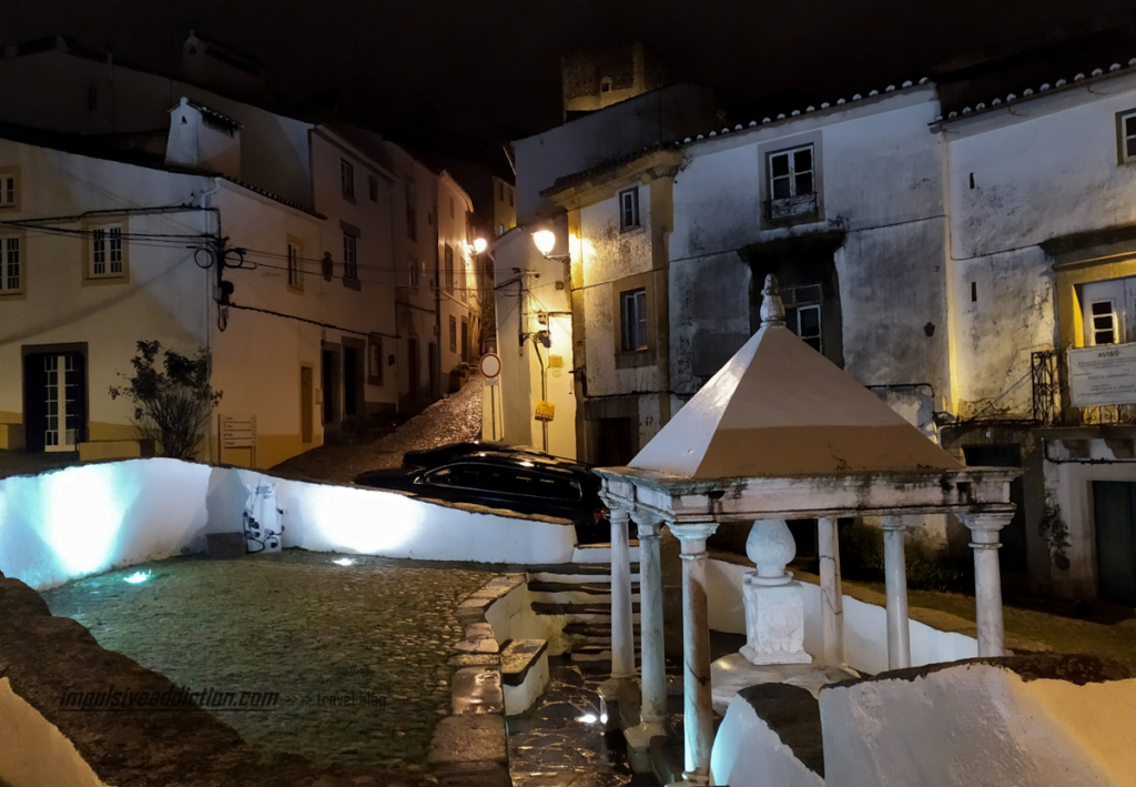 Fonte da Vila de Castelo de Vide à noite