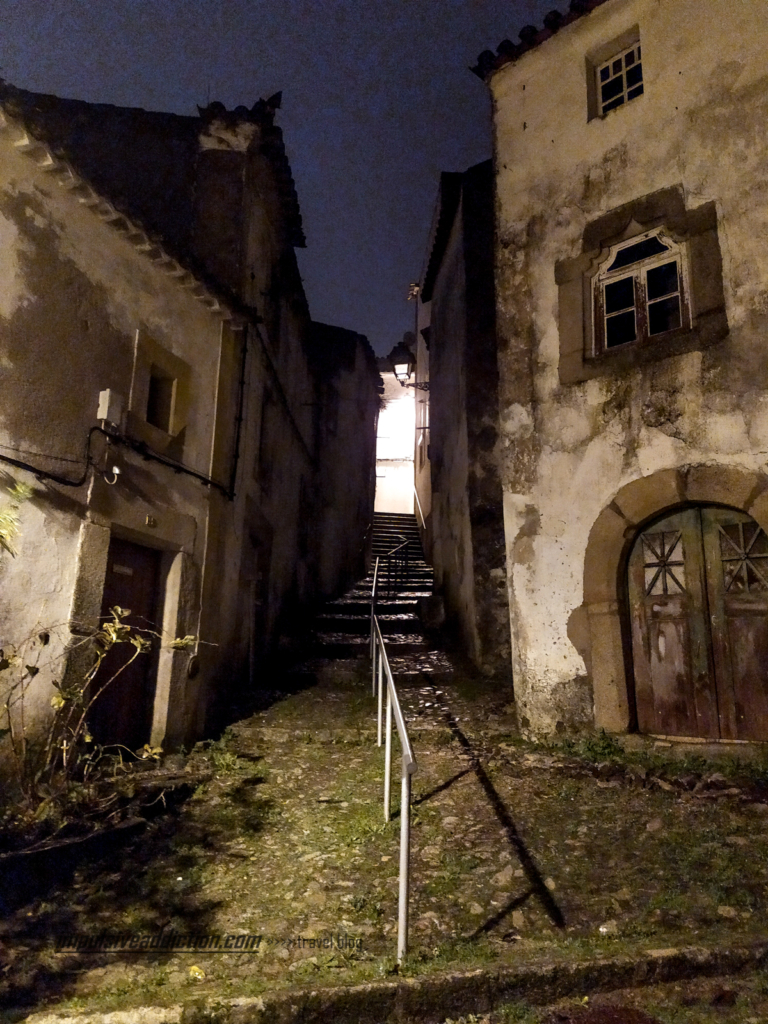 Visitar Castelo de Vide à noite