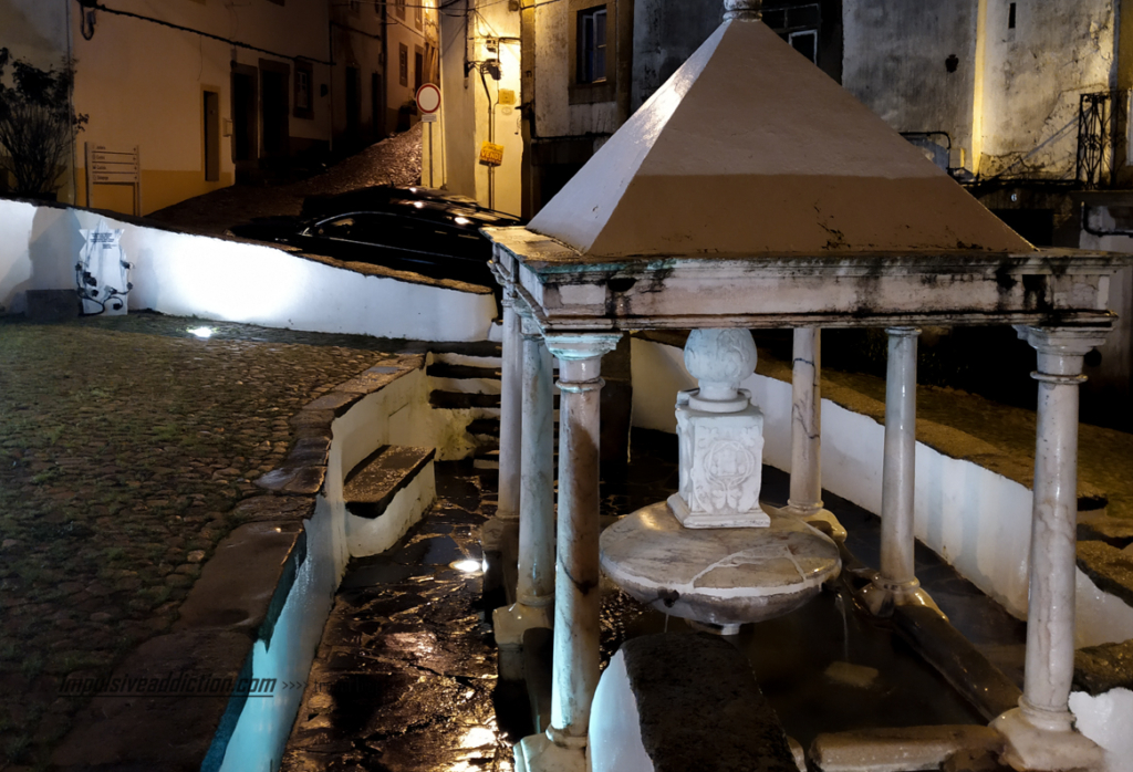 Fonte da Vila de Castelo de Vide à noite