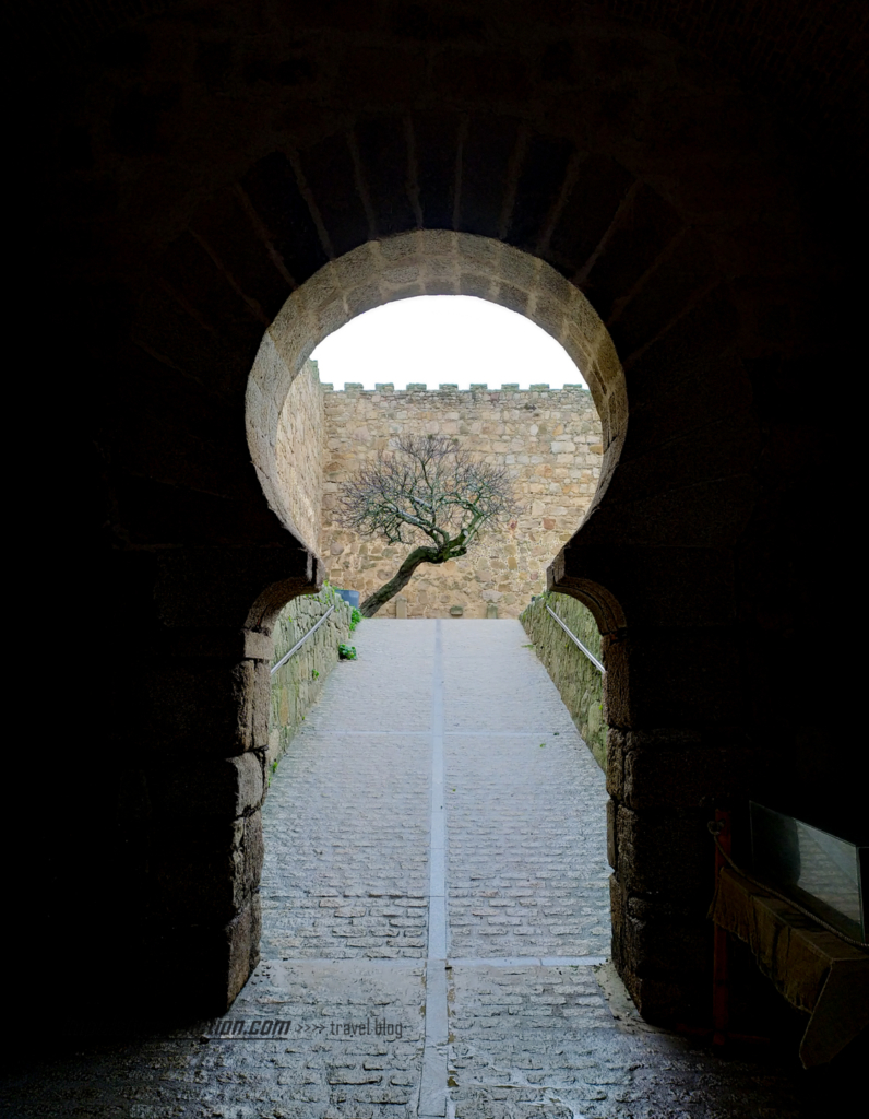 Entrada para o castelo de Trujillo