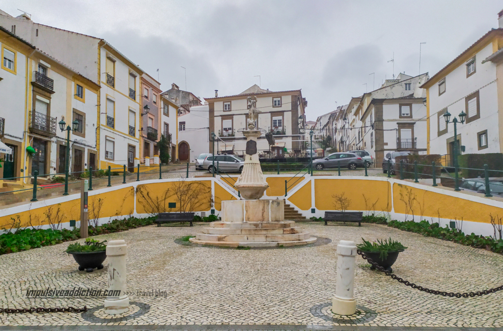 Largo Mártires da República ao visitar Castelo de Vide