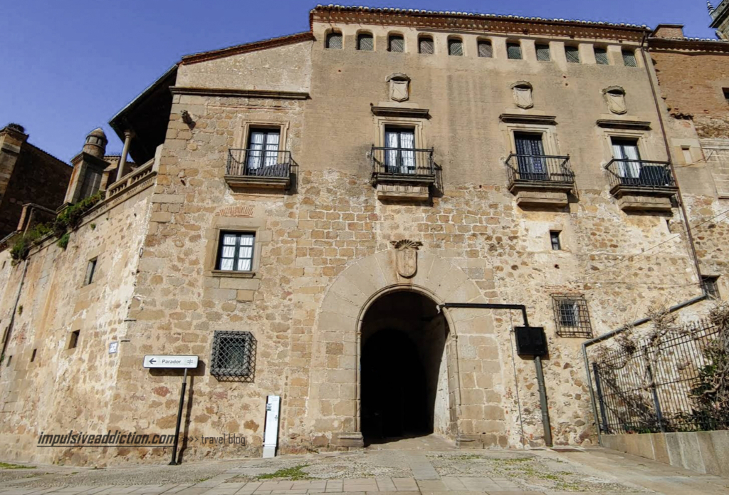 Palácio de Mirabel ao visitar Plasencia