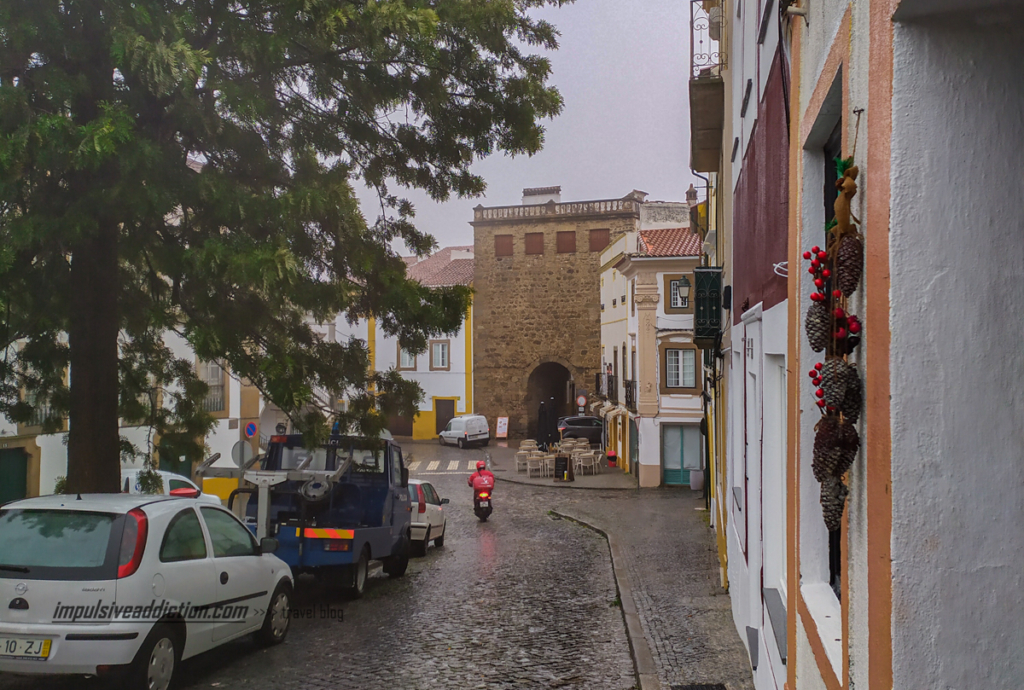 Porta de Alegrete ao visitar Portalegre