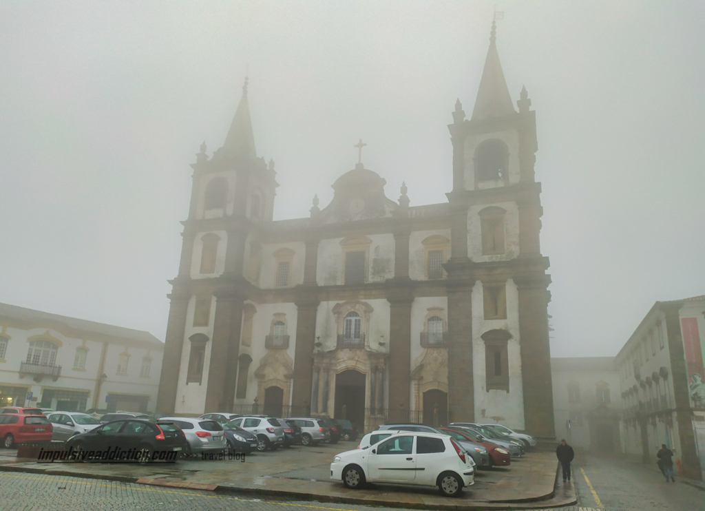 Sé Catedral de Portalegre envolta em nevoeiro