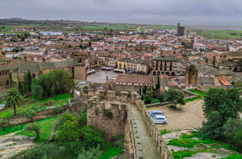 Visita do castelo para a Plaza Mayor de Trujillo