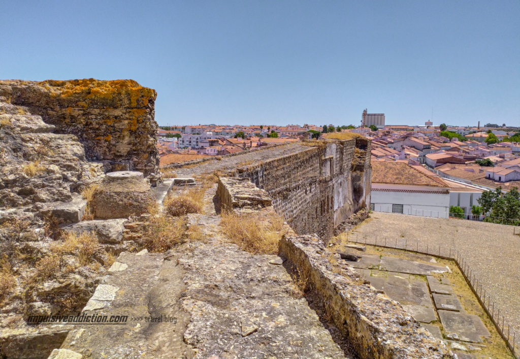 Castelo de Moura e ruínas