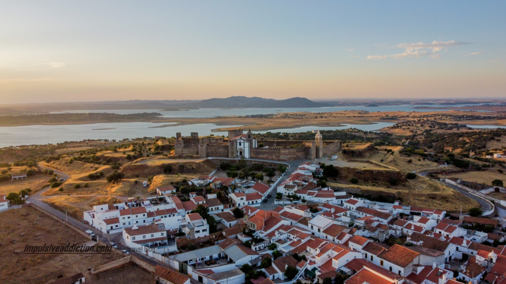 Castelo de Mourão e paisagem do Alqueva