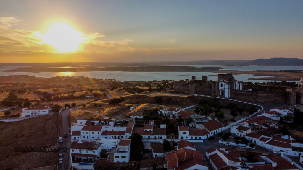 Castelo de Mourão e paisagem do Alqueva