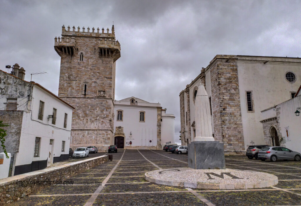 Largo Dom Dinis em Estremoz