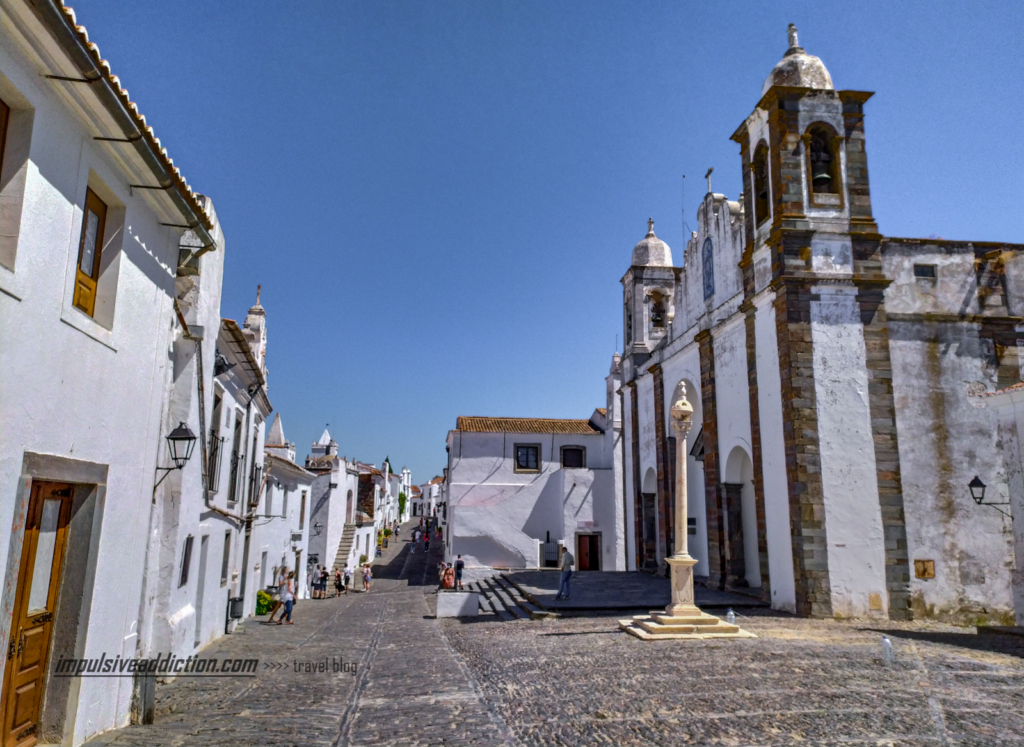 Praça Dom Nuno Álvares Pereira ao visitar Monsaraz