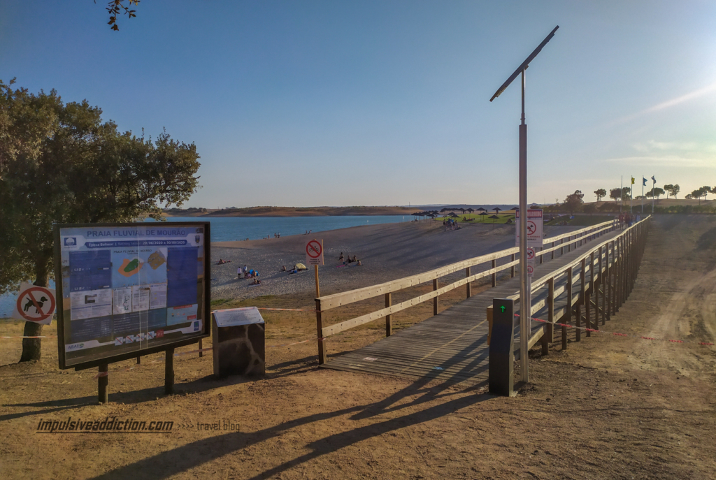 Passadiços de acesso à praia fluvial de Mourão
