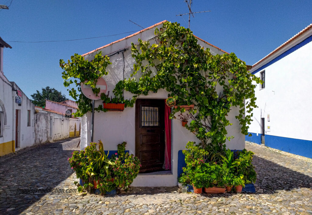 Detalhe da Rua de Estremoz junto da Igreja de Nossa Senhora da Conceição