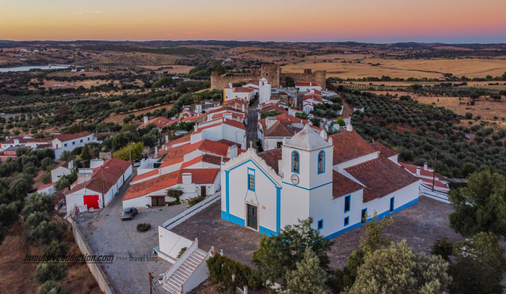 Igreja Matriz de São Pedro e vila de Terena