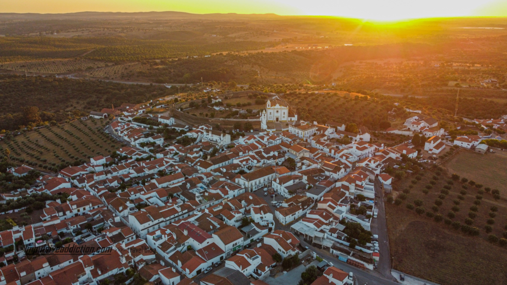 Veiros ao pôr do sol ao visitar Estremoz