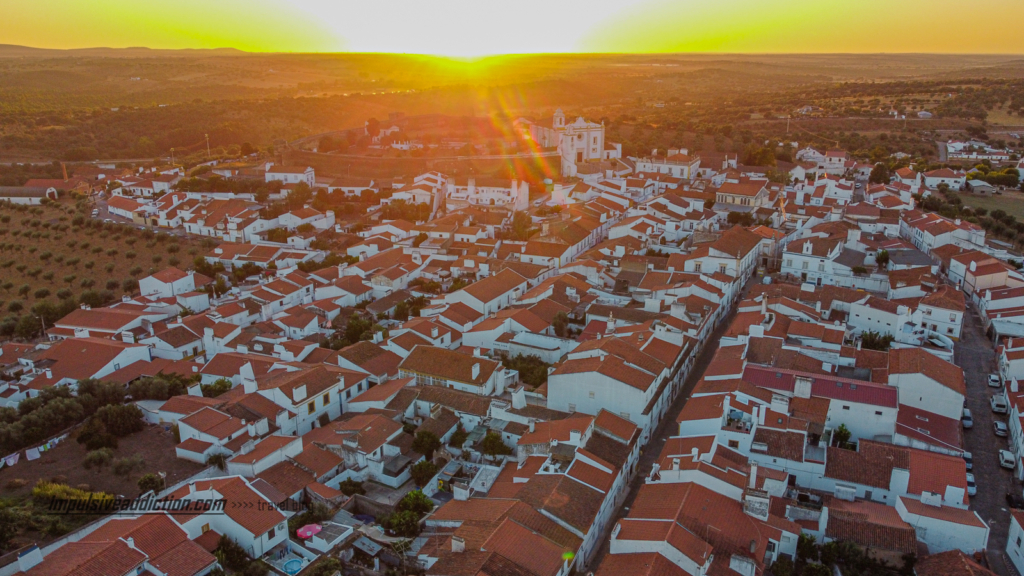 Veiros ao pôr do sol ao visitar Estremoz