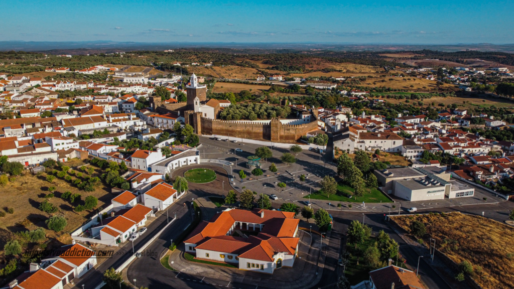 Castelo do Alandroal, com destaque para o Largo do Rossio de Arquiz