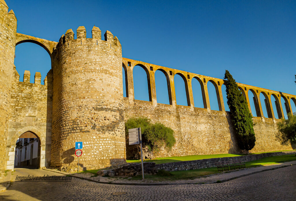 Aqueduto de Serpa junto das Portas de Beja