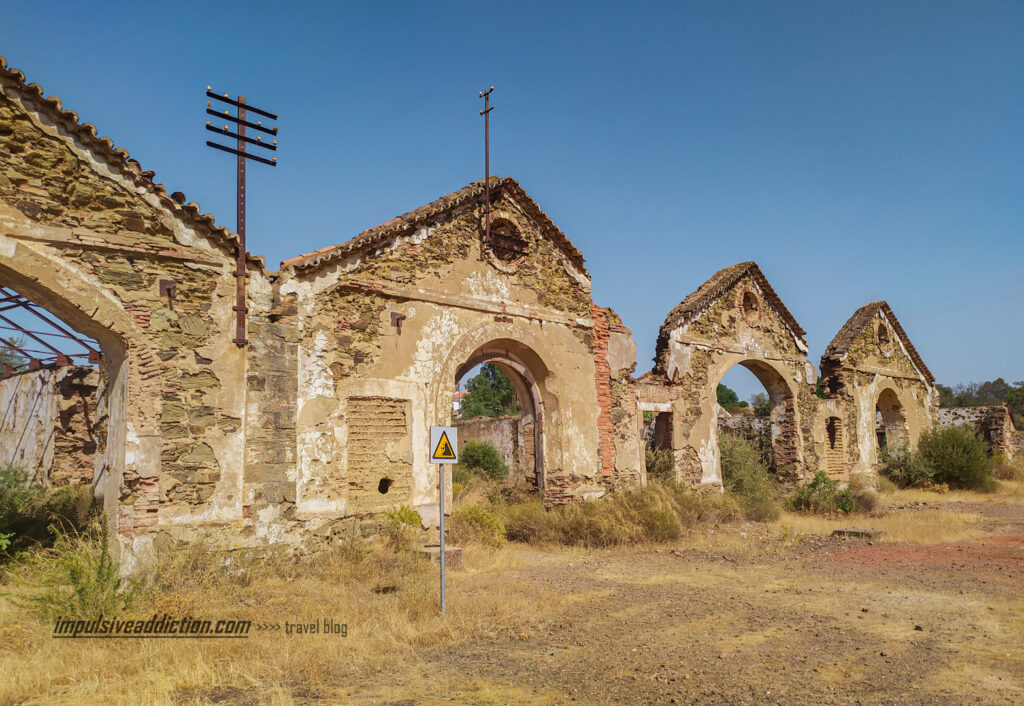 Ruínas das Antigas Oficinas Ferroviárias da Mina de São Domingos