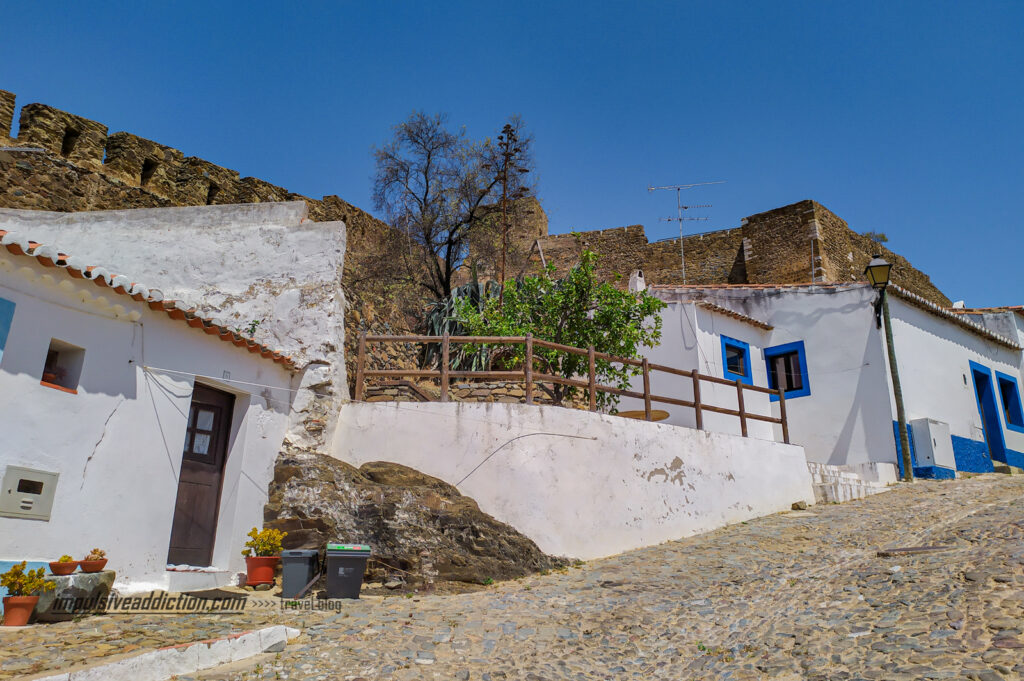 Rua Elias Garcia ao visitar Mértola
