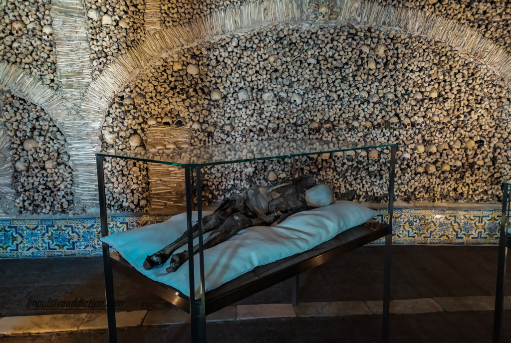 Capela dos Ossos ao visitar Évora