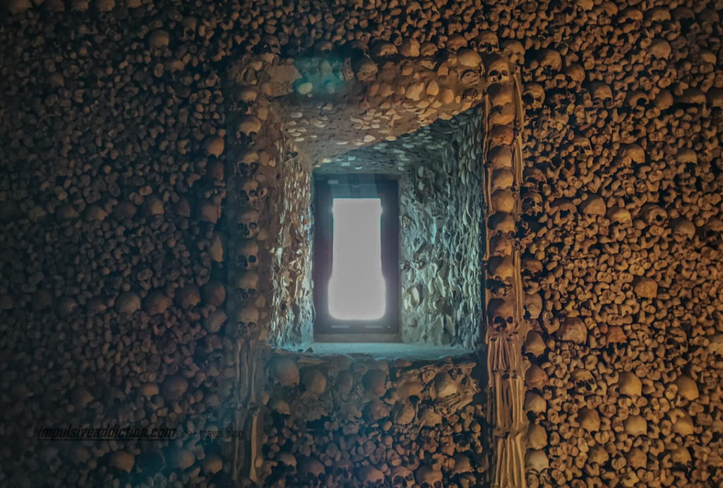 Capela dos Ossos ao visitar Évora
