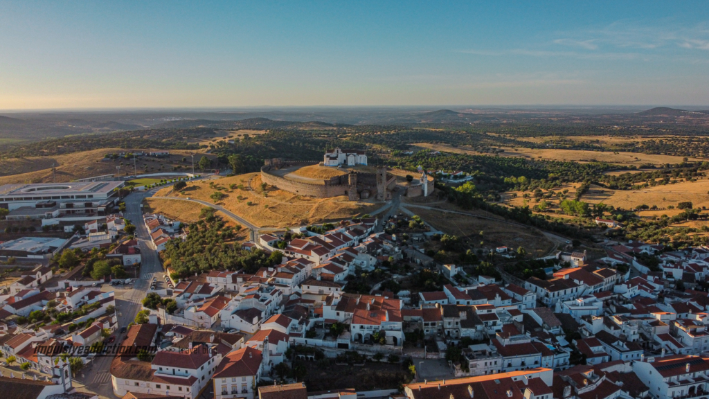 Arraiolos Castle and town