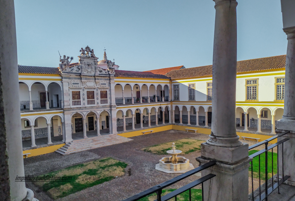 Cloisters of the College of the Holy Spirit (University of Évora)