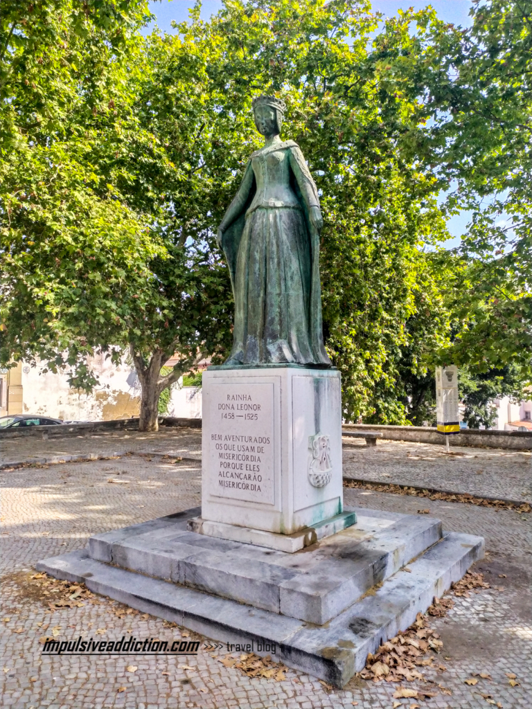Statue of Queen Leonor