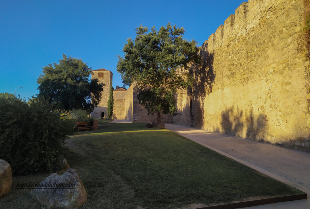Muralhas de Évora