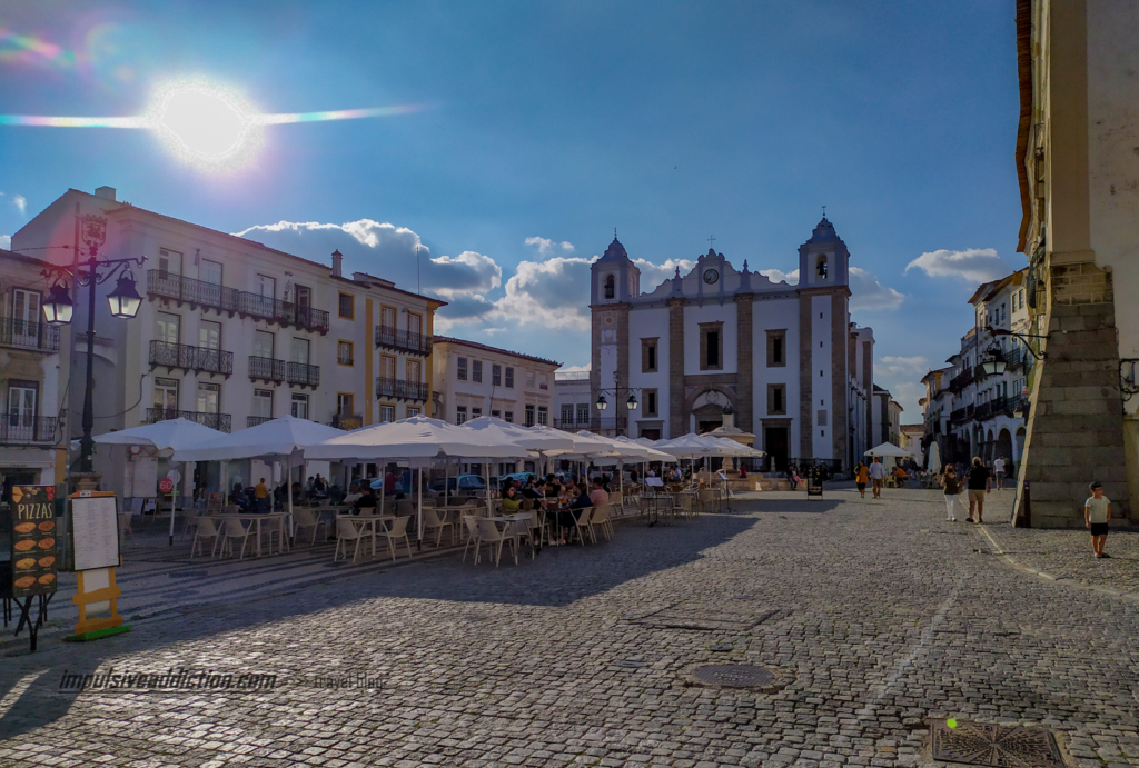 Praça do Giraldo com Igreja de Santo Antão ao fundo