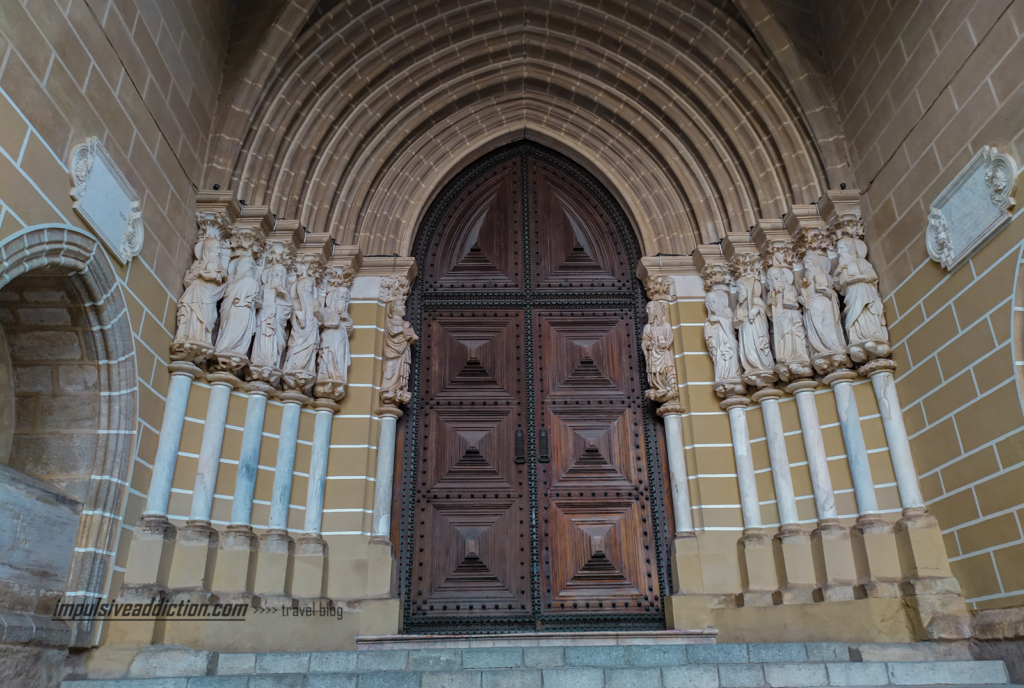 Front door of the Cathedral of Évora