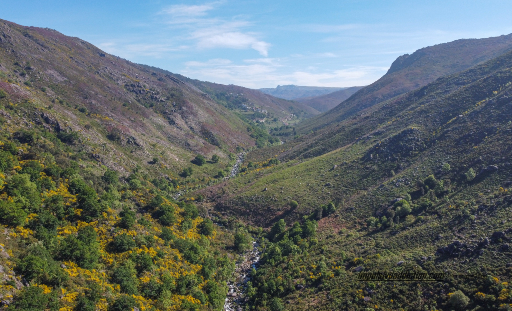 Vale do Rio Laboreiro - ao fundo Ribeiro de Baixo