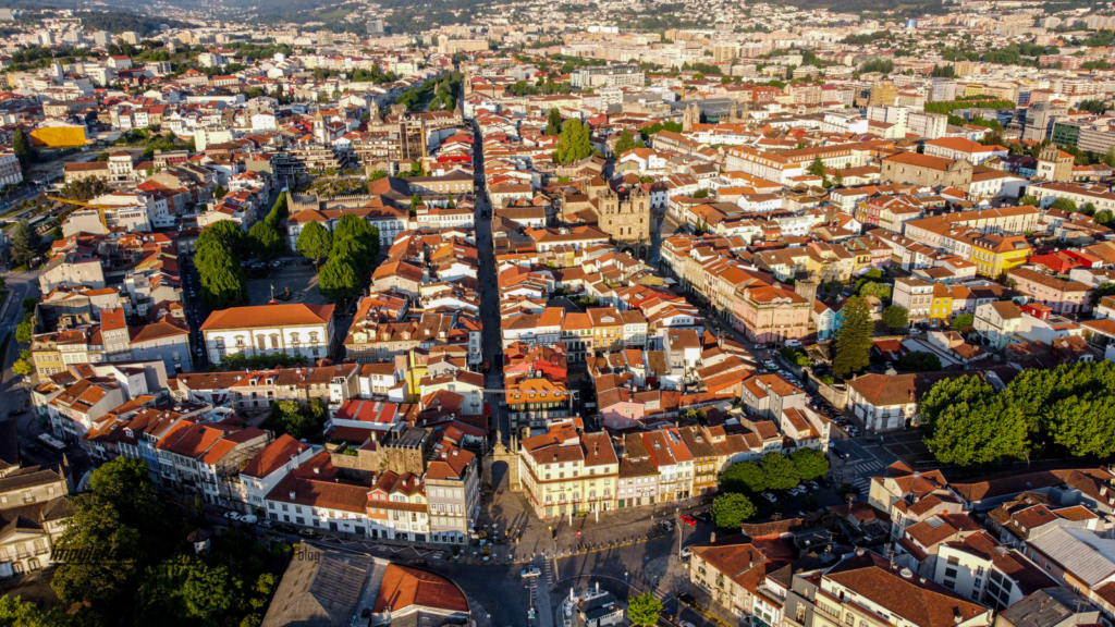 Visão de drone sobre a cidade de Braga | O que visitar