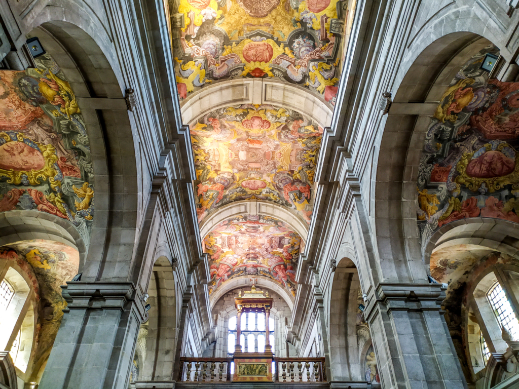 As pinturas do teto da Catedral de Lamego