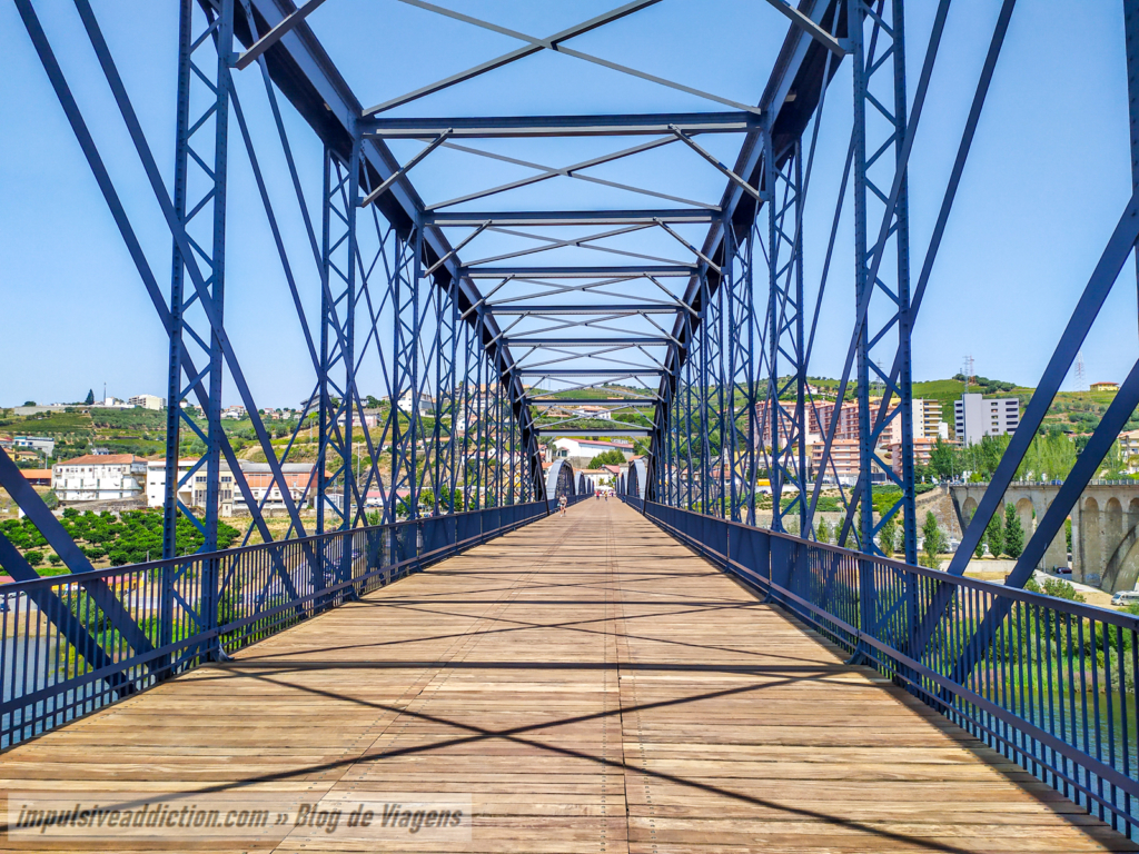 Ponte Metálica Pedonal de Peso da Régua
