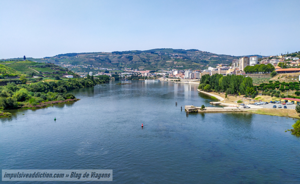 O rio Douro observado da Ponte Pedonal de Peso da Régua