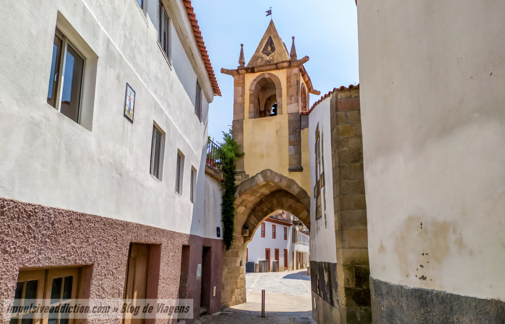 Arco para a Praça da República de São João da Pesqueira