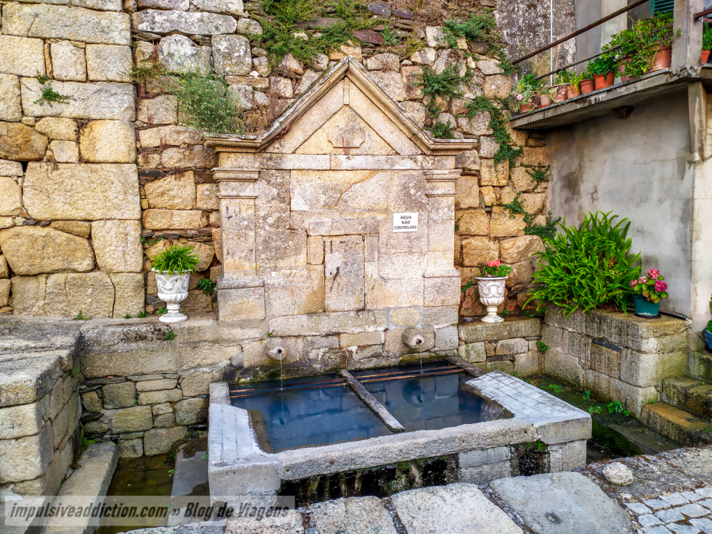 Fontanário da Aldeia Vinhateira de Barcos