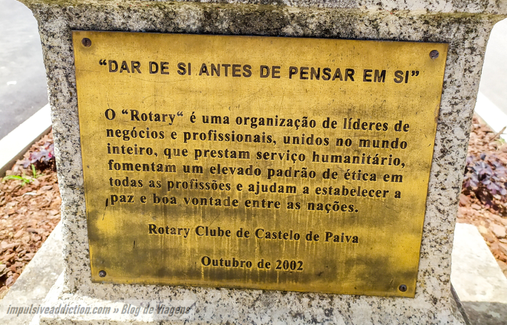 Monumento de Castelo de Paiva: "Dar de Si antes de Pensar em Si"