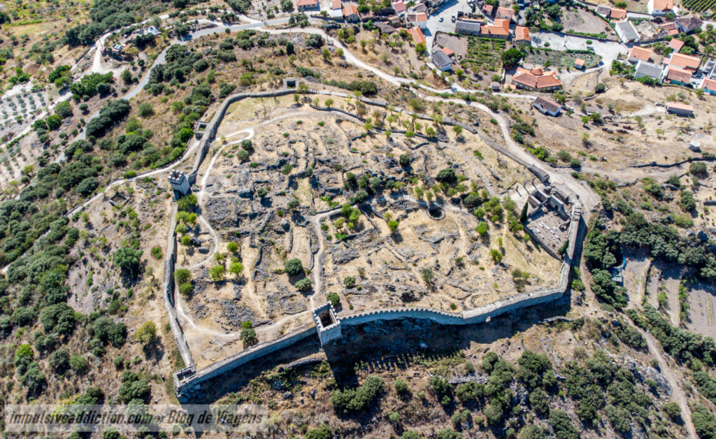 Imagem aérea do Castelo de Numão