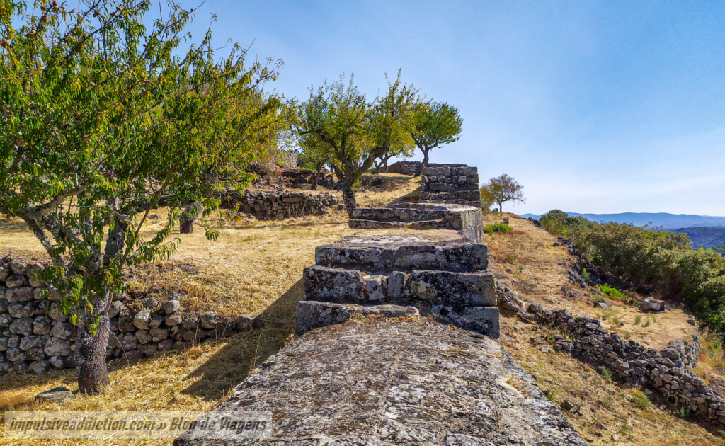 A Caminhar sobre a Muralha do Castelo de Numão
