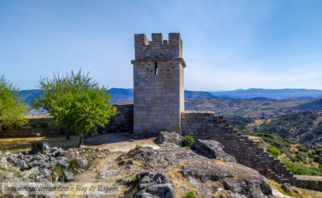 Muralha e Torre do Castelo de Numão 